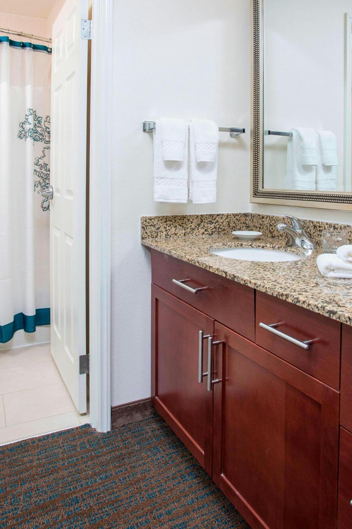 Residence Inn Topeka Bagian luar foto