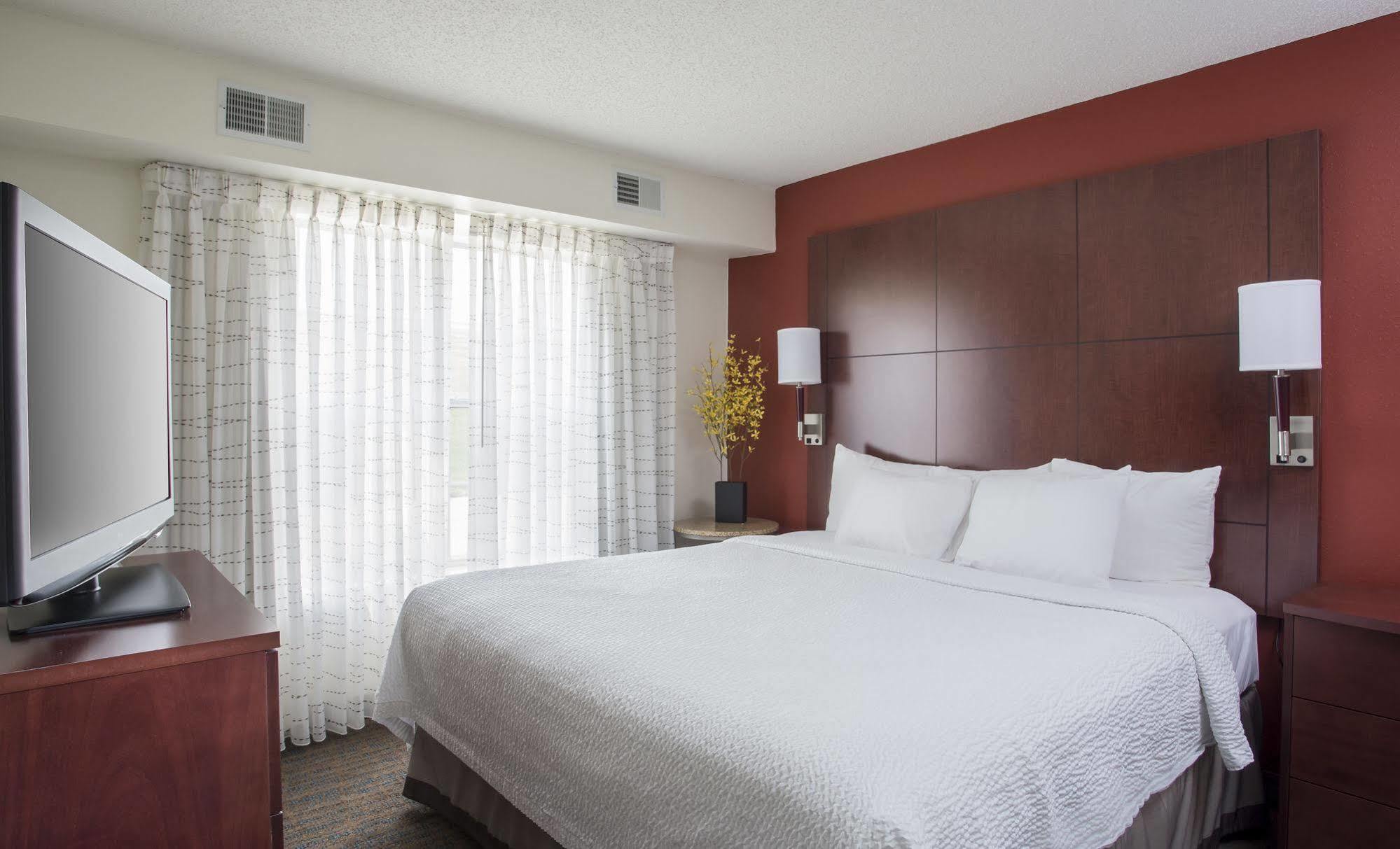 Residence Inn Topeka Bagian luar foto